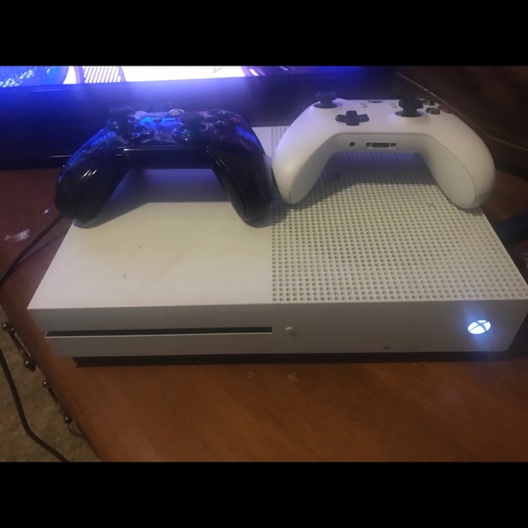 Xbox One - Picture 2 of 2